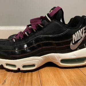 Air Max 95 Nike Black and Burgundy Air Max Sneakers